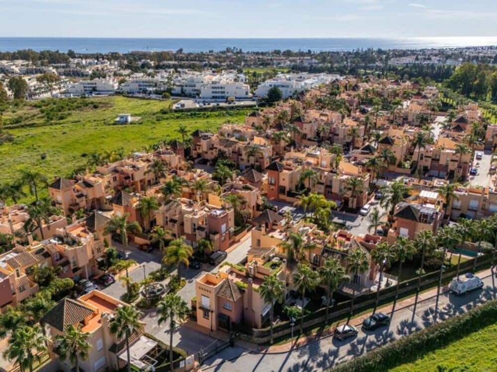 4 sypialnia Dom blizniak do wynajęcia w Marbella z basenem garażem - 3 000 € (Ref: 8914674)