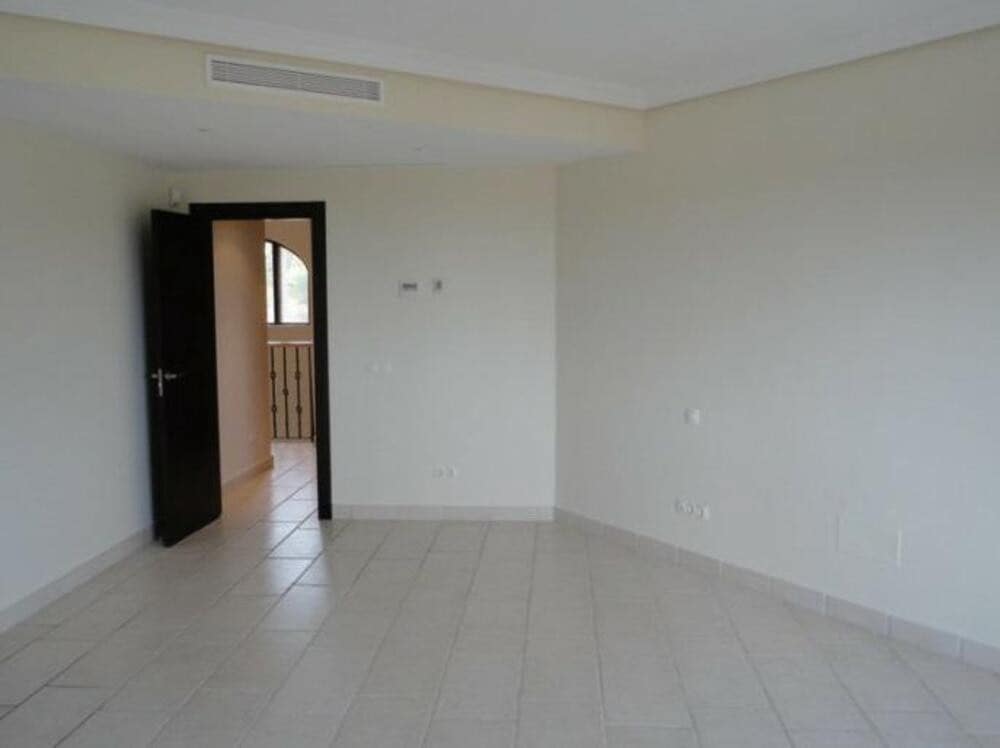 5 soveværelse Villa til leje i Los Arqueros med swimmingpool garage - € 8.500 (Ref: 8914675)