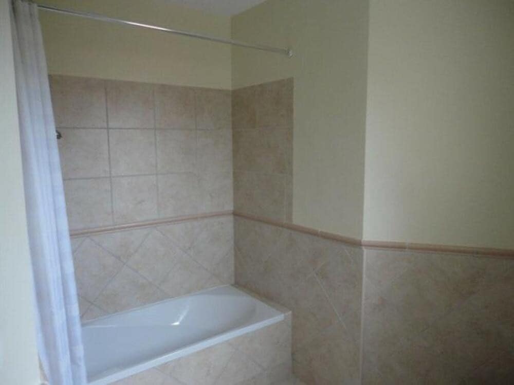 5 soveværelse Villa til leje i Los Arqueros med swimmingpool garage - € 8.500 (Ref: 8914675)