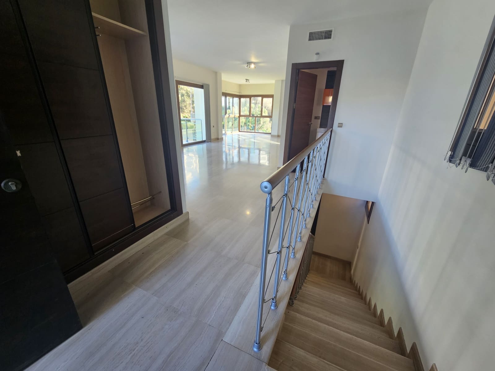 Villa/Maison de 3 chambres à louer à Riviera del Sol avec piscine garage - 3 600 € (Ref: 8920917)