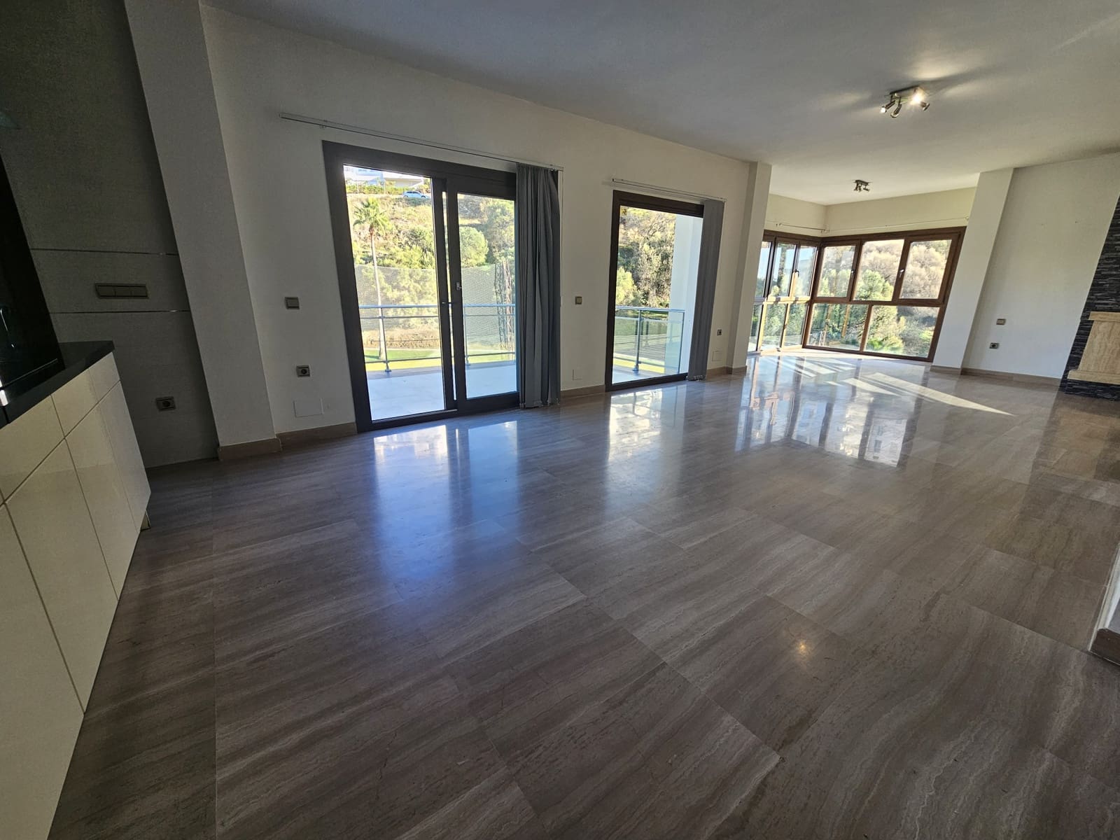 Villa/Maison de 3 chambres à louer à Riviera del Sol avec piscine garage - 3 600 € (Ref: 8920917)