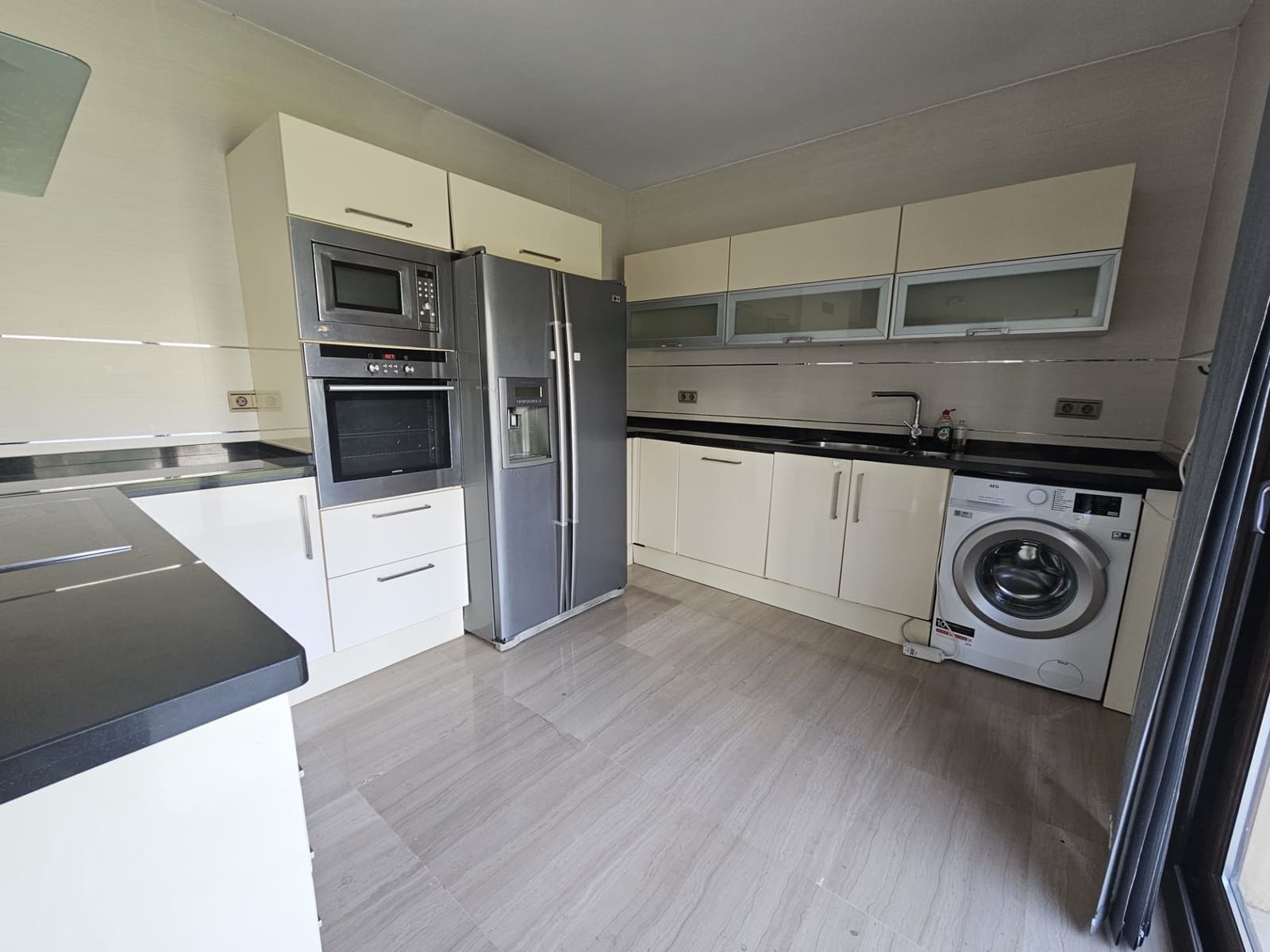 Villa/Maison de 3 chambres à louer à Riviera del Sol avec piscine garage - 3 600 € (Ref: 8920917)
