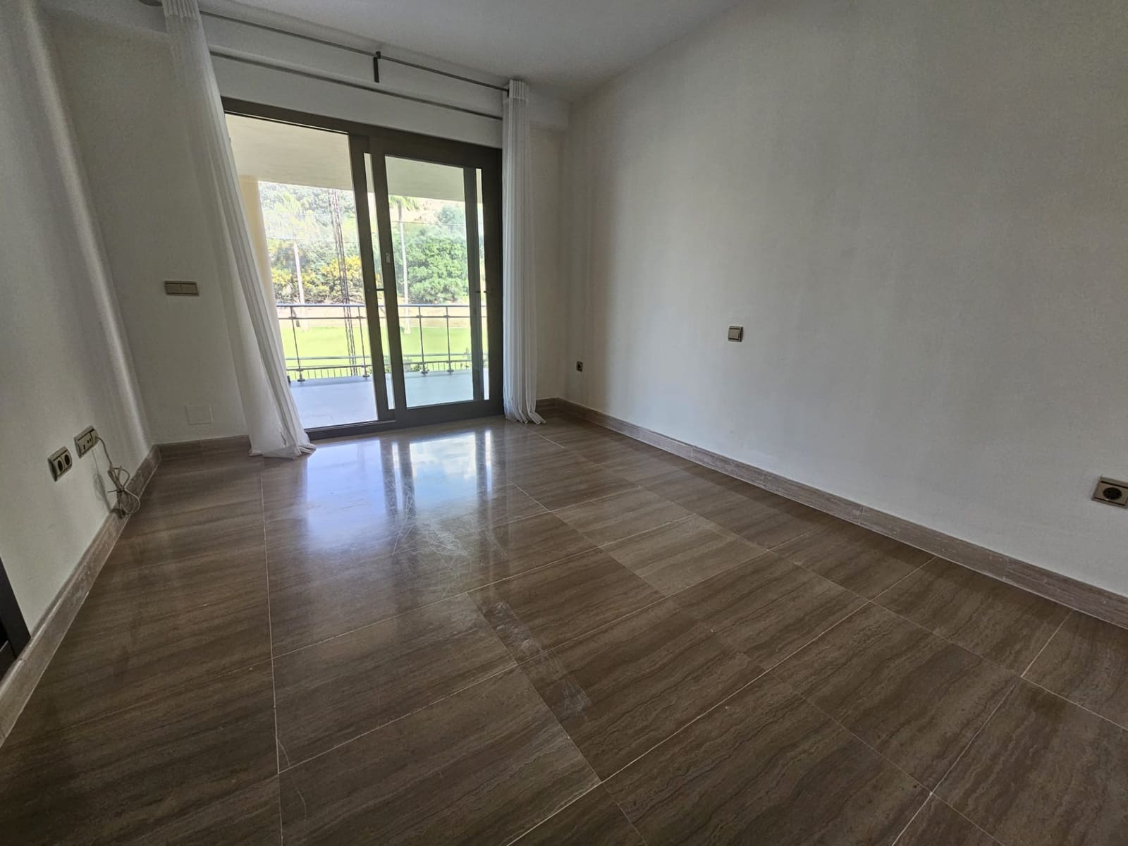 Villa/Maison de 3 chambres à louer à Riviera del Sol avec piscine garage - 3 600 € (Ref: 8920917)