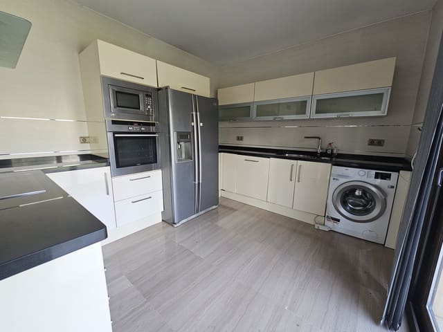 Villa/Maison de 3 chambres à louer à Riviera del Sol, Mijas avec piscine garage - 3 600 € (Ref: 8920917)