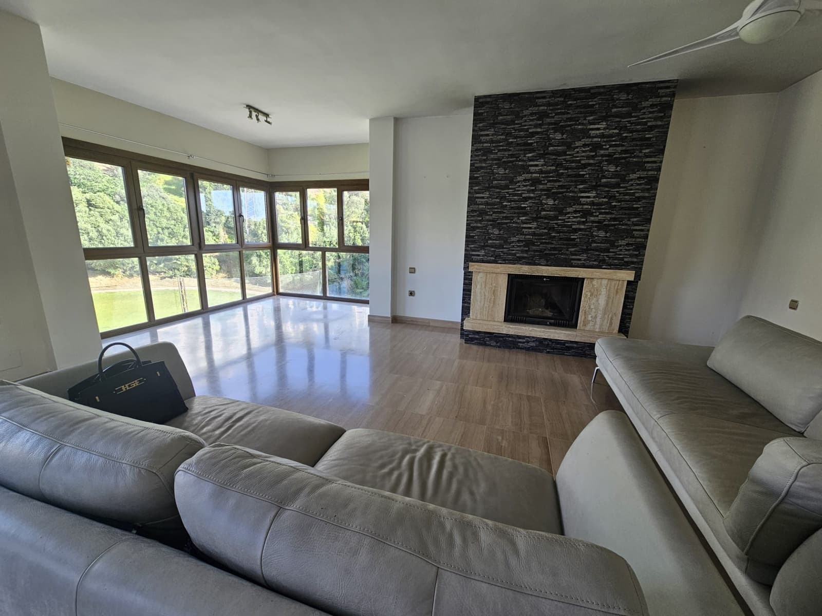 Villa/Maison de 3 chambres à louer à Riviera del Sol avec piscine garage - 3 600 € (Ref: 8920917)