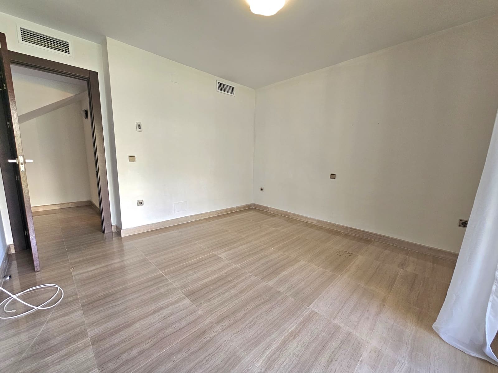 Villa/Maison de 3 chambres à louer à Riviera del Sol avec piscine garage - 3 600 € (Ref: 8920917)