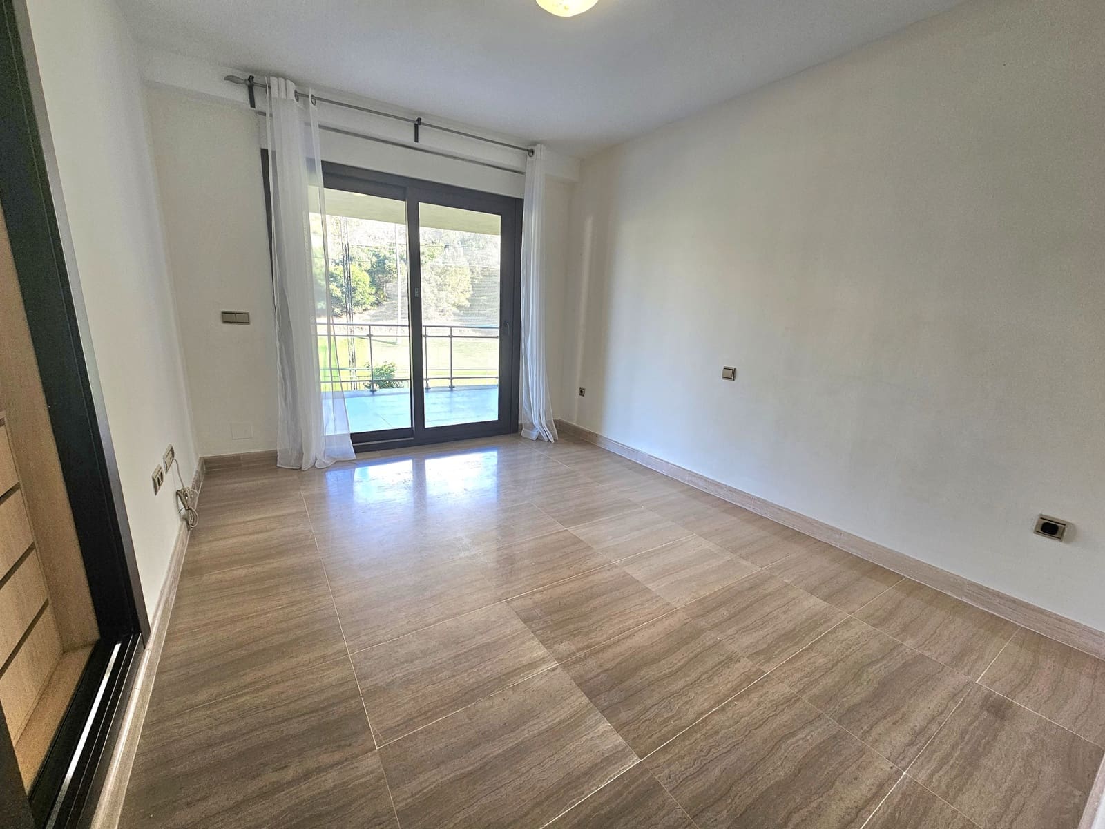 Villa/Maison de 3 chambres à louer à Riviera del Sol avec piscine garage - 3 600 € (Ref: 8920917)