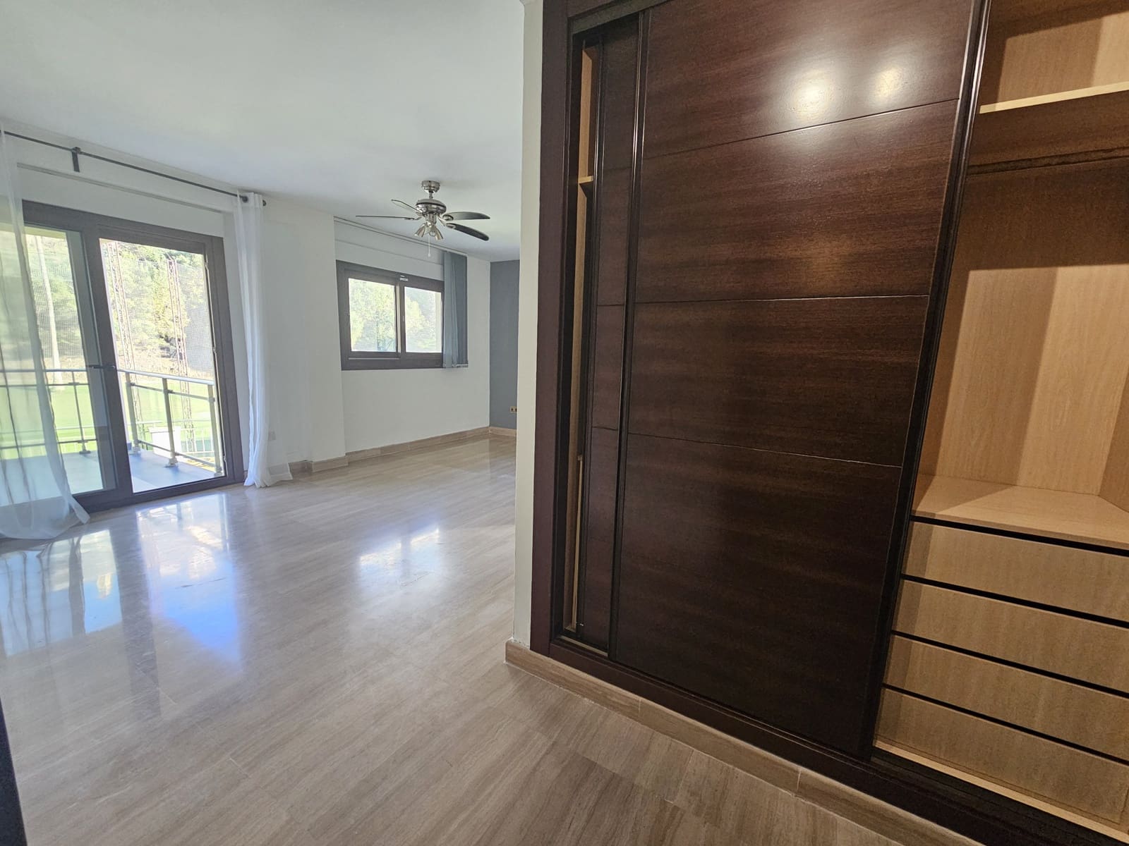 Villa/Maison de 3 chambres à louer à Riviera del Sol avec piscine garage - 3 600 € (Ref: 8920917)