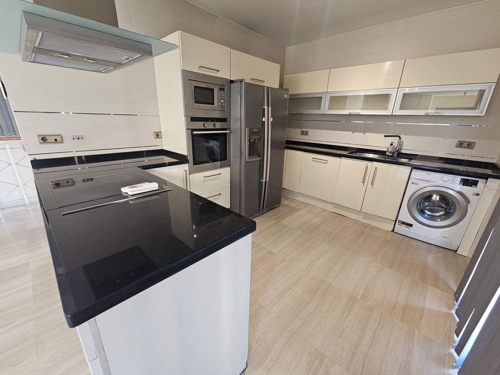 Villa/Maison de 3 chambres à louer à Riviera del Sol avec piscine garage - 3 600 € (Ref: 8920917)