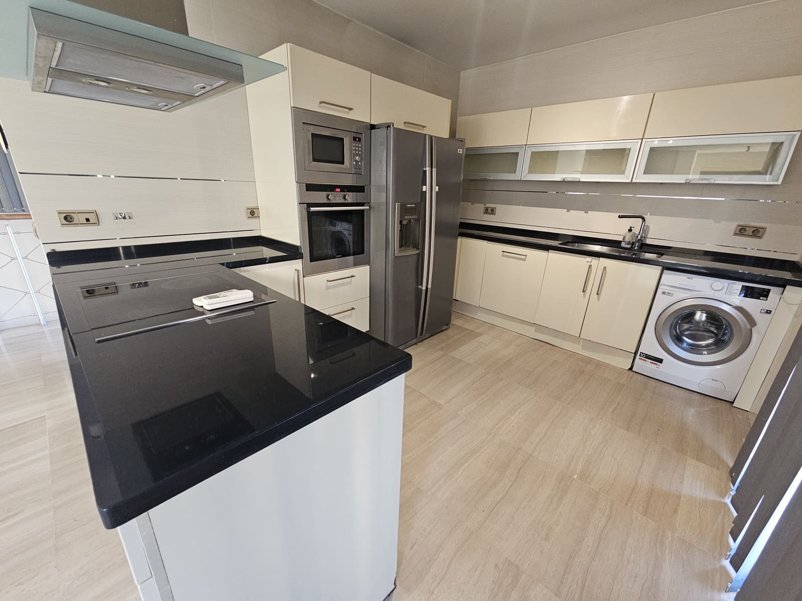 Villa/Maison de 3 chambres à louer à Riviera del Sol avec piscine garage - 3 600 € (Ref: 8920917)