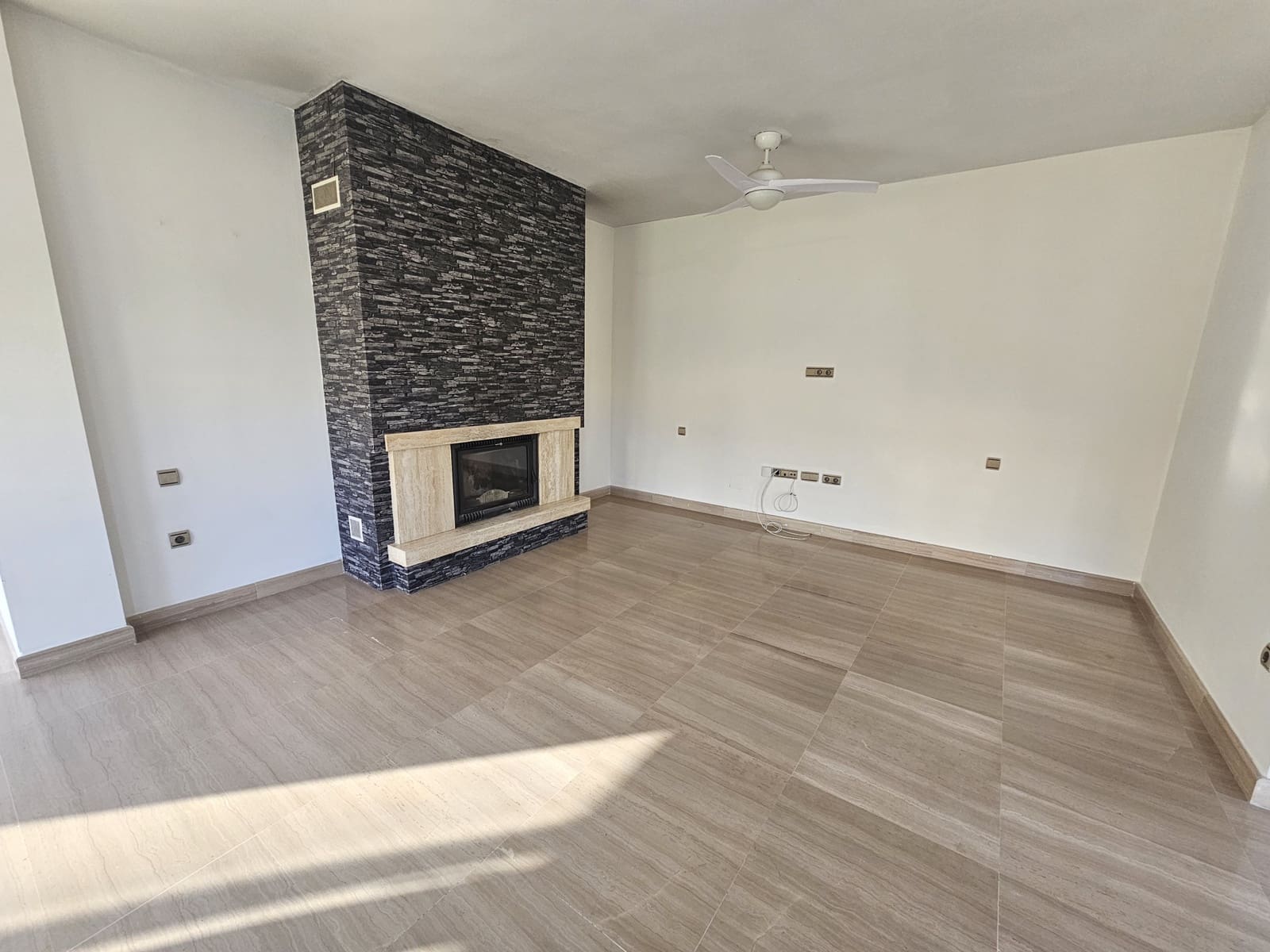 Villa/Maison de 3 chambres à louer à Riviera del Sol avec piscine garage - 3 600 € (Ref: 8920917)