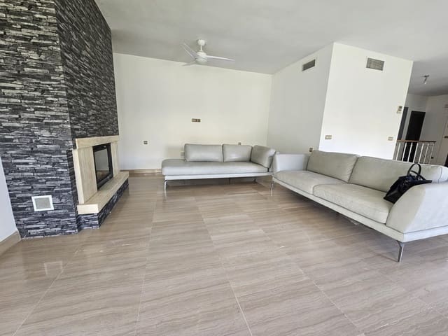Villa/Maison de 3 chambres à louer à Riviera del Sol, Mijas avec piscine garage - 3 600 € (Ref: 8920917)