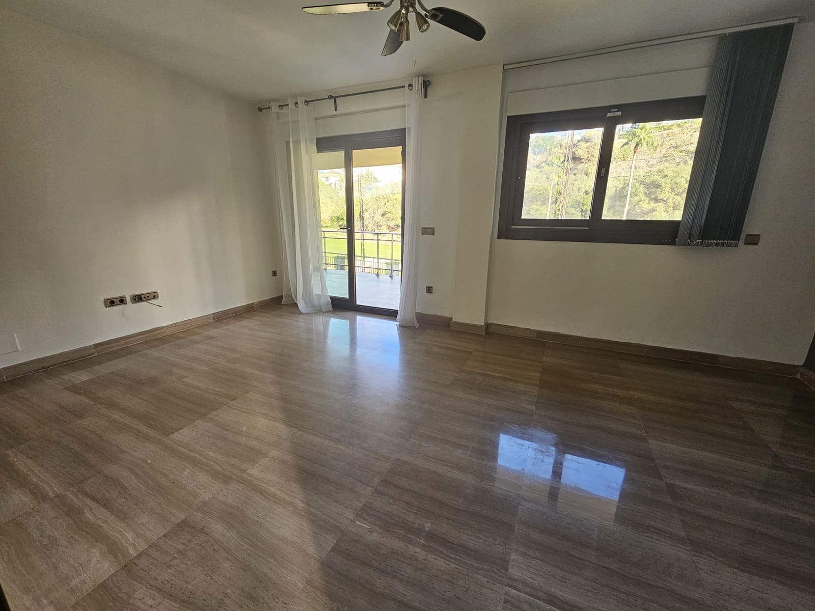 Villa/Maison de 3 chambres à louer à Riviera del Sol avec piscine garage - 3 600 € (Ref: 8920917)