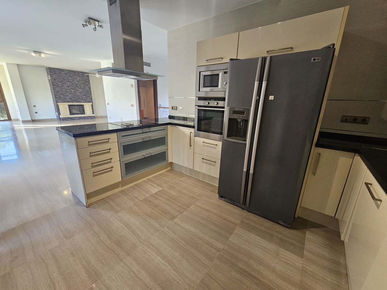 Villa/Maison de 3 chambres à louer à Riviera del Sol avec piscine garage - 3 600 € (Ref: 8920917)