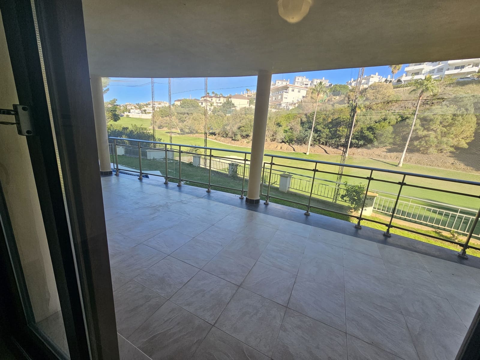 Villa/Maison de 3 chambres à louer à Riviera del Sol avec piscine garage - 3 600 € (Ref: 8920917)