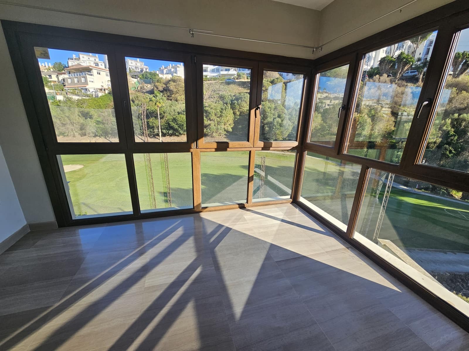 Villa/Maison de 3 chambres à louer à Riviera del Sol avec piscine garage - 3 600 € (Ref: 8920917)