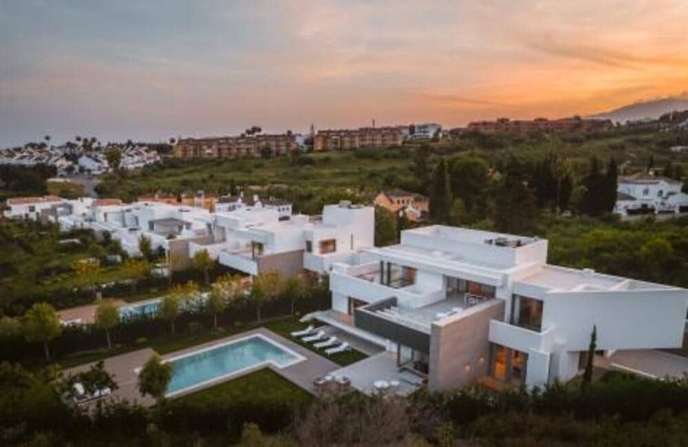 5 Zimmer Villa zu verkaufen in El Paraiso mit Pool Garage - 2.485.000 € (Ref: 8923403)