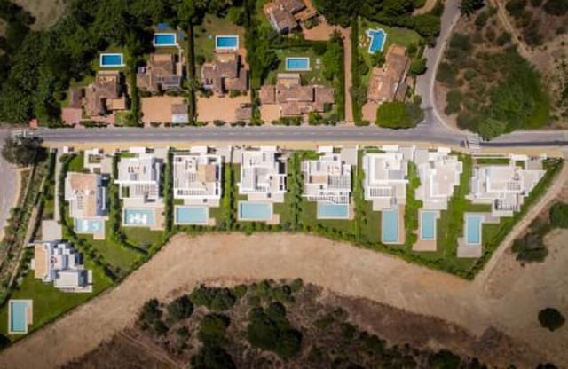 5 makuuhuone Huvila myytävänä paikassa El Paraiso, Estepona mukana uima-altaan 
autotalli - 2 485 000 € (Ref: 8923403)
