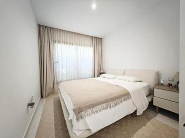 Apartamento de 3 habitaciones en Nueva Atalaya, Estepona en venta con piscina - 799.000 € (Ref: 8923405)