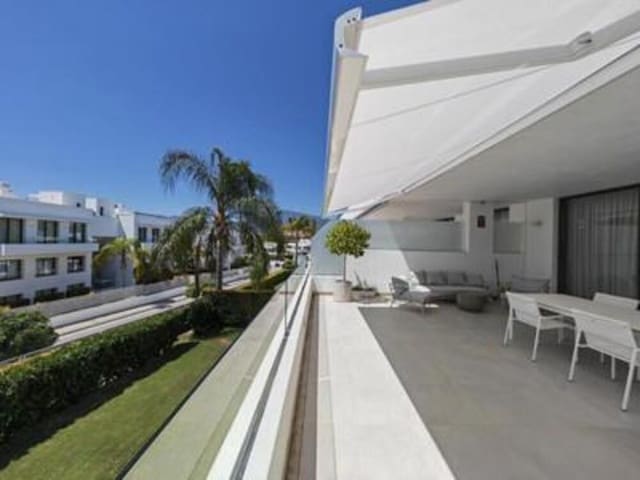 Apartamento de 3 habitaciones en Nueva Atalaya, Estepona en venta con piscina - 799.000 € (Ref: 8923405)