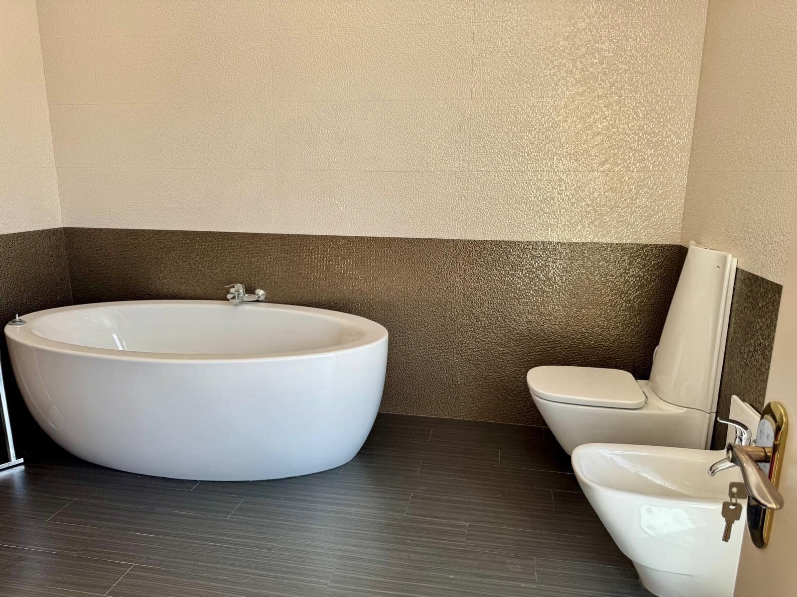 6 slaapkamer Villa voor vakantieverhuur in San Pedro de Alcantara met zwembad garage - € 10.000 (Ref: 8931790)