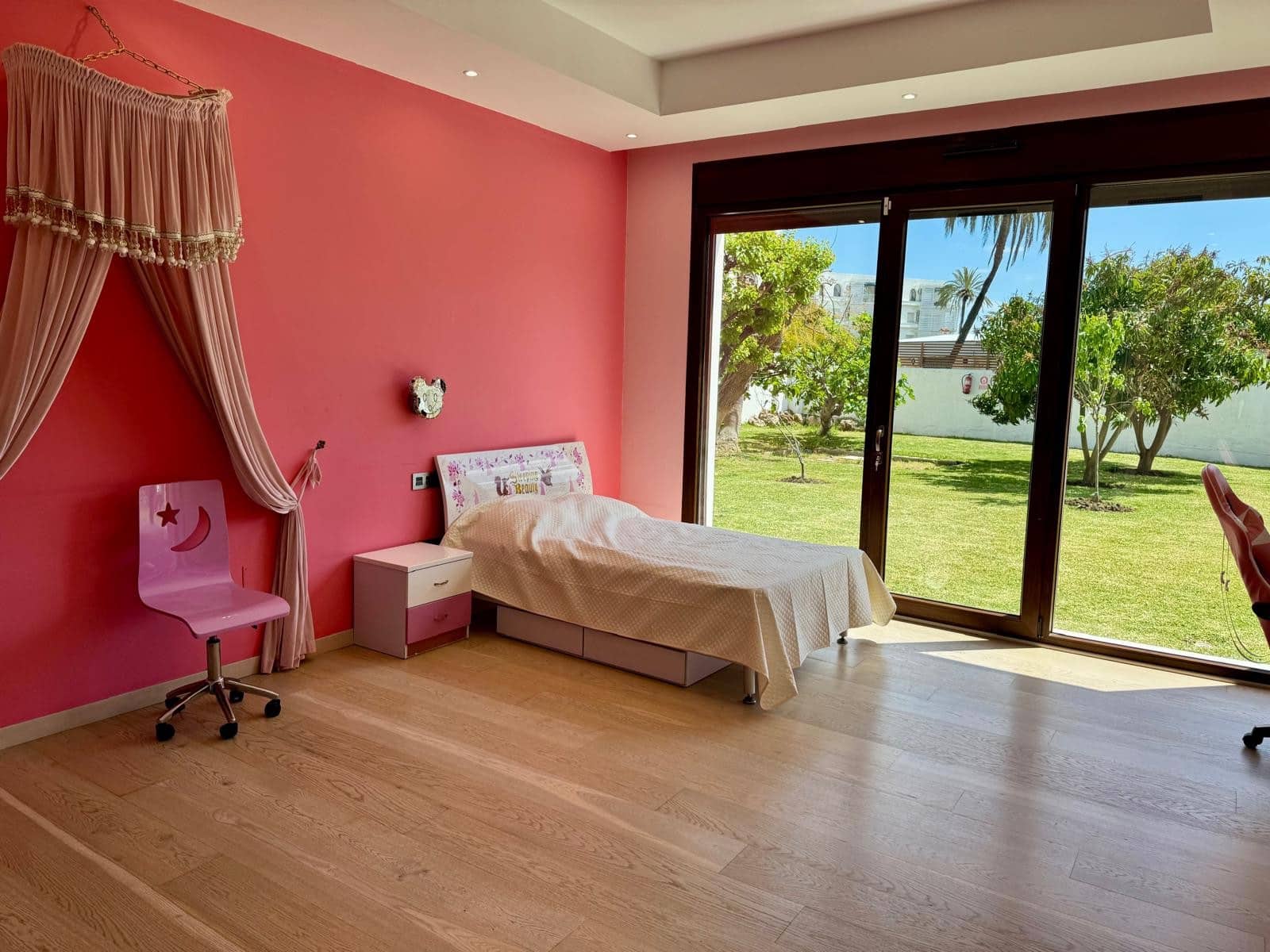 6 slaapkamer Villa voor vakantieverhuur in San Pedro de Alcantara met zwembad garage - € 10.000 (Ref: 8931790)