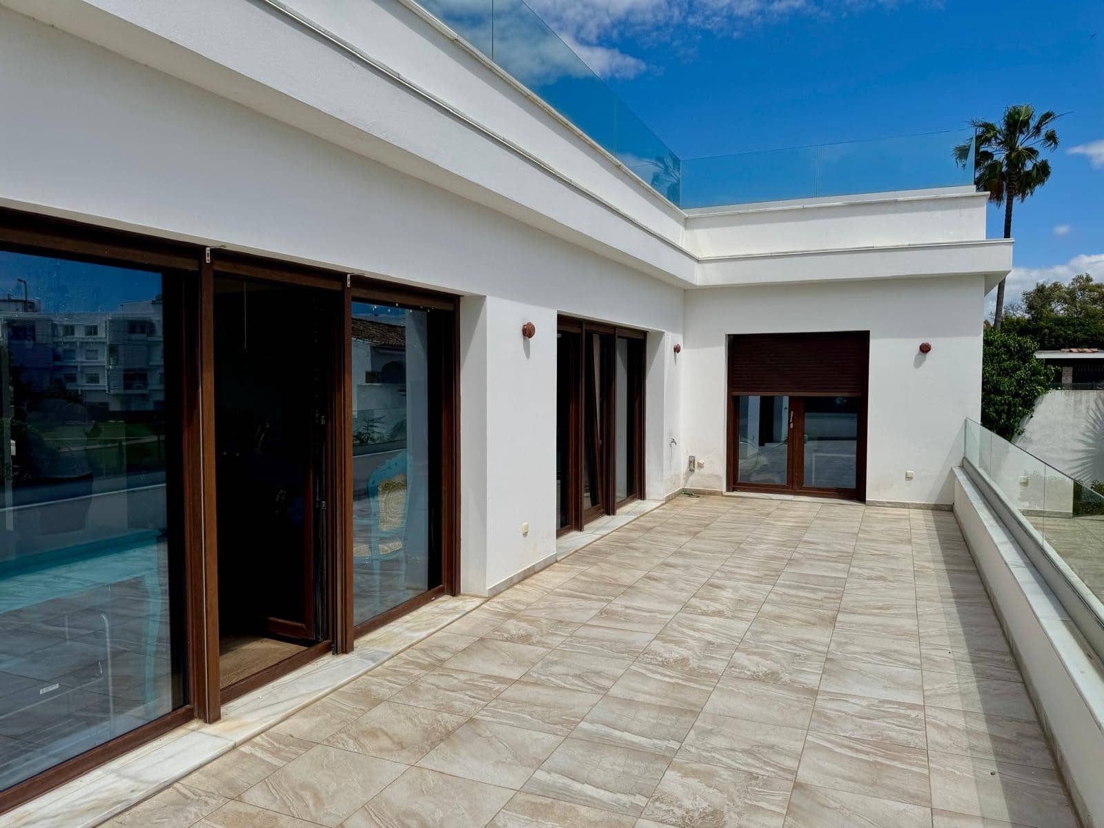 6 slaapkamer Villa voor vakantieverhuur in San Pedro de Alcantara met zwembad garage - € 10.000 (Ref: 8931790)