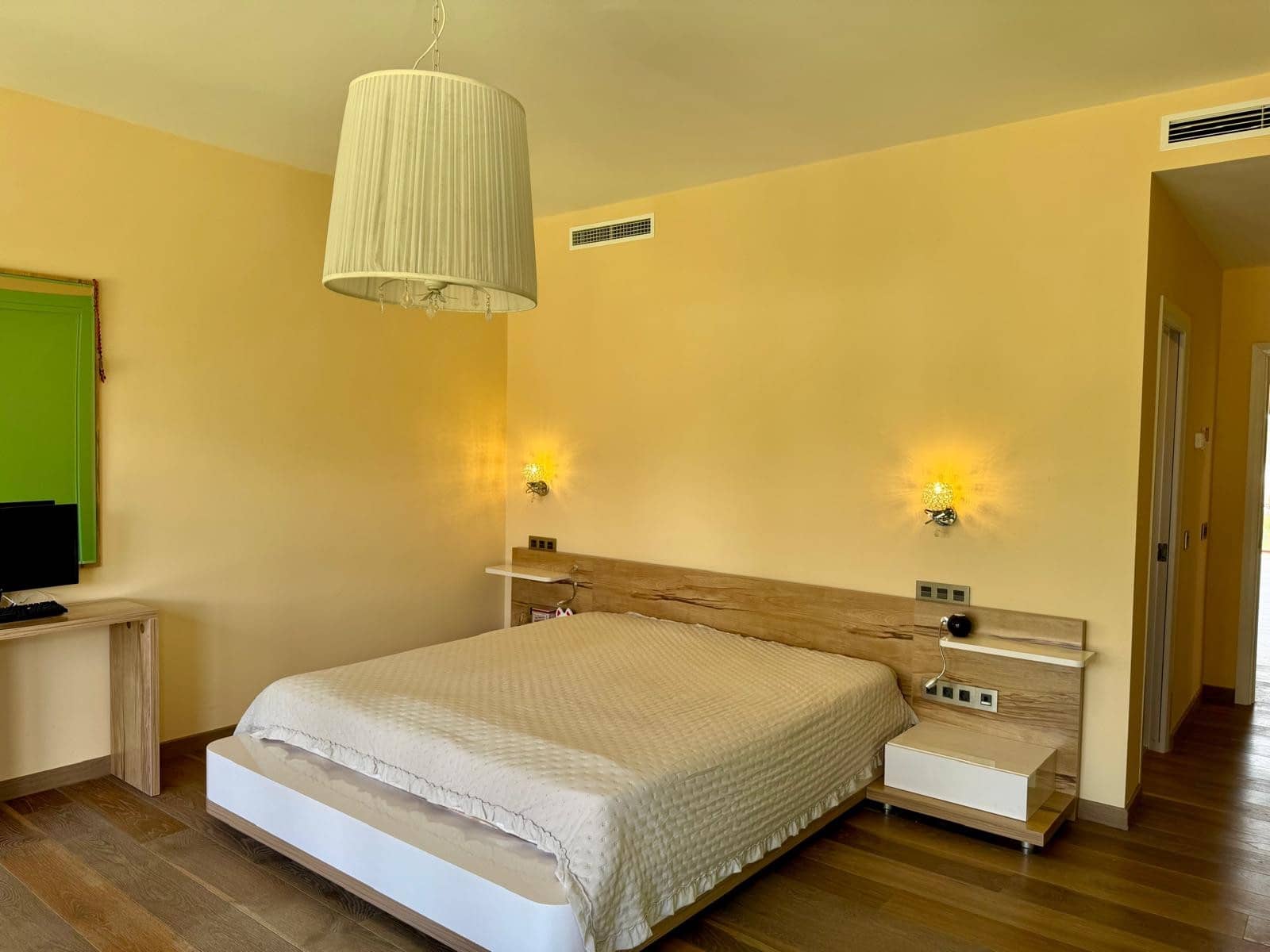 6 slaapkamer Villa voor vakantieverhuur in San Pedro de Alcantara met zwembad garage - € 10.000 (Ref: 8931790)