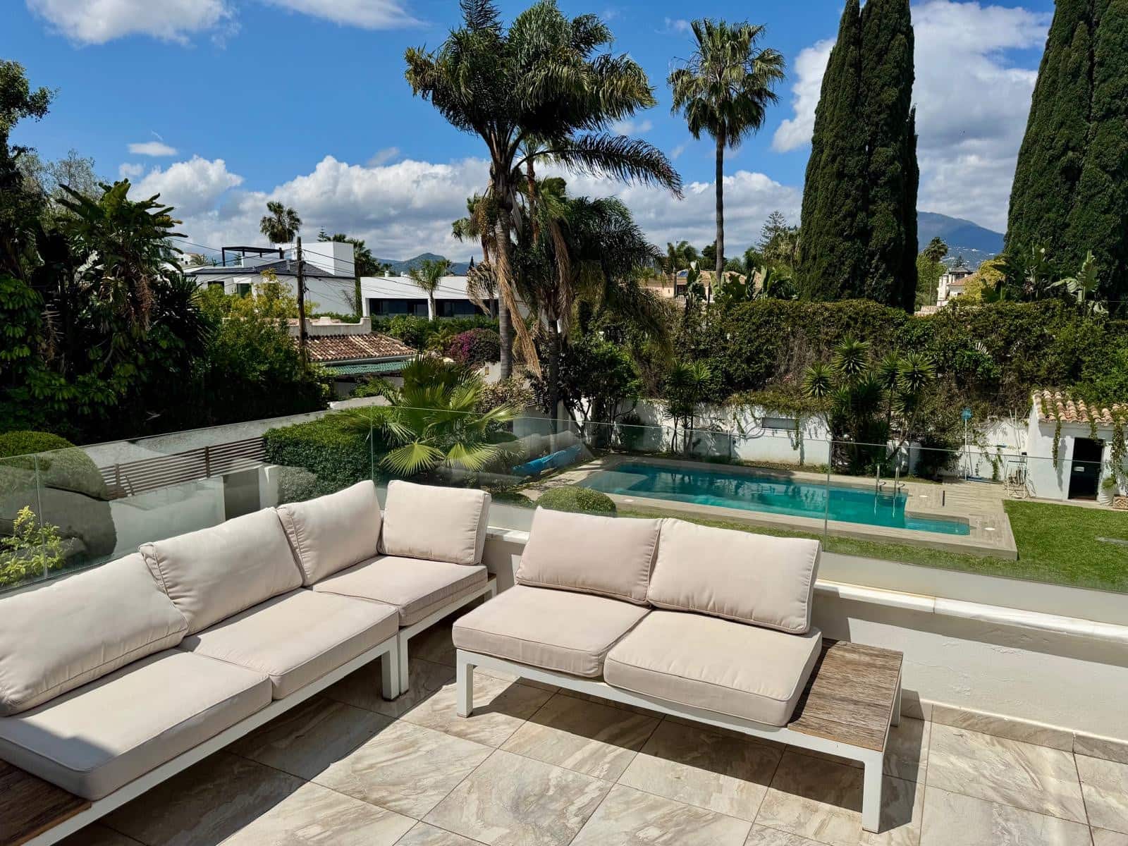 6 slaapkamer Villa voor vakantieverhuur in San Pedro de Alcantara met zwembad garage - € 10.000 (Ref: 8931790)