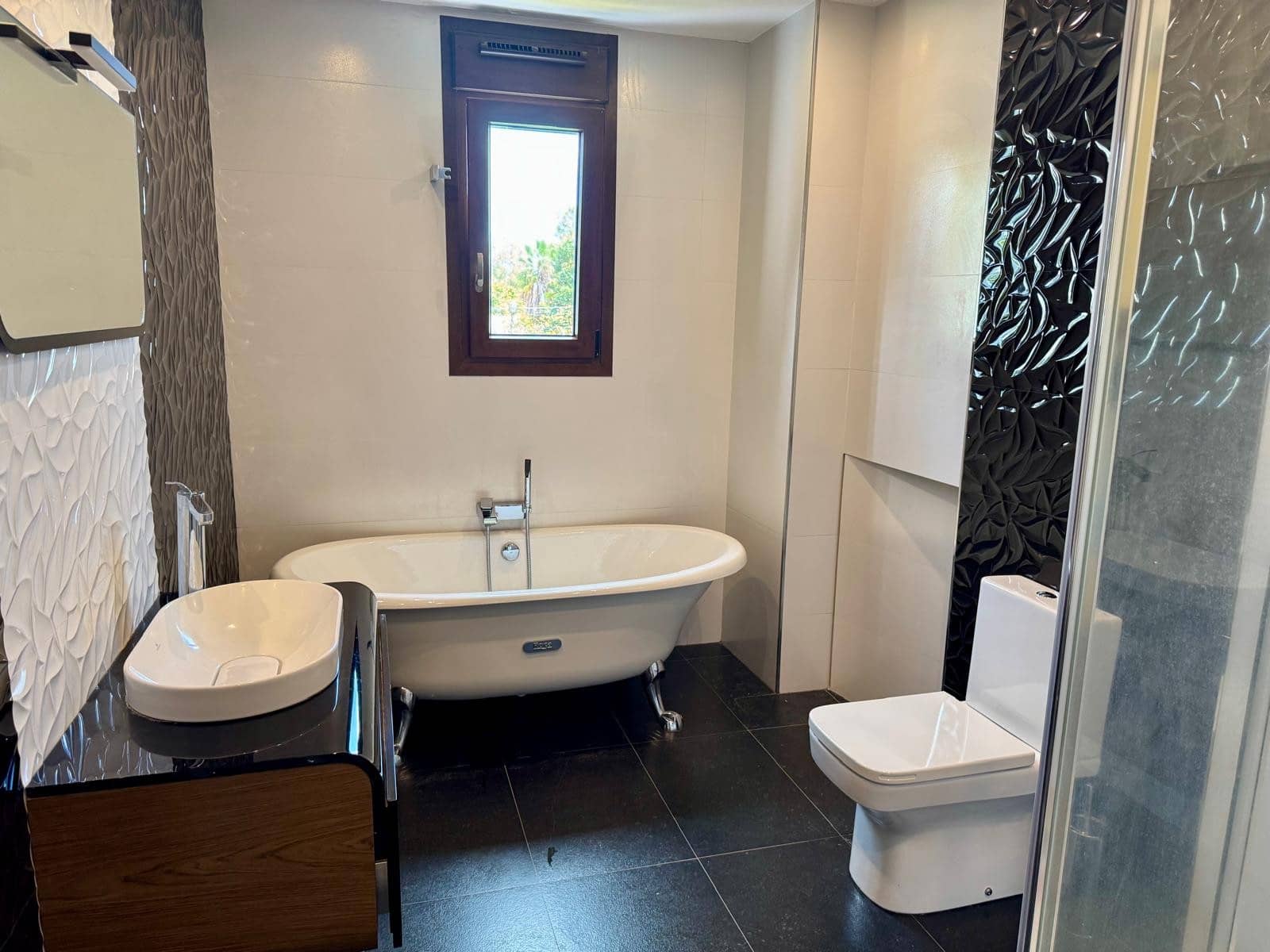 6 slaapkamer Villa voor vakantieverhuur in San Pedro de Alcantara met zwembad garage - € 10.000 (Ref: 8931790)