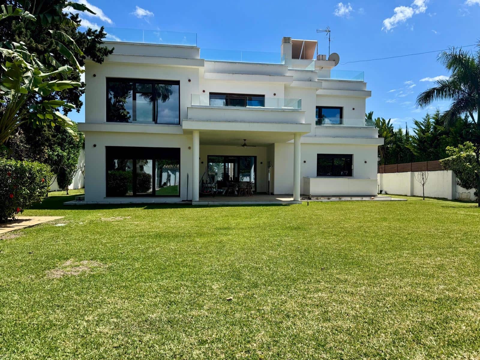 6 slaapkamer Villa voor vakantieverhuur in San Pedro de Alcantara met zwembad garage - € 10.000 (Ref: 8931790)