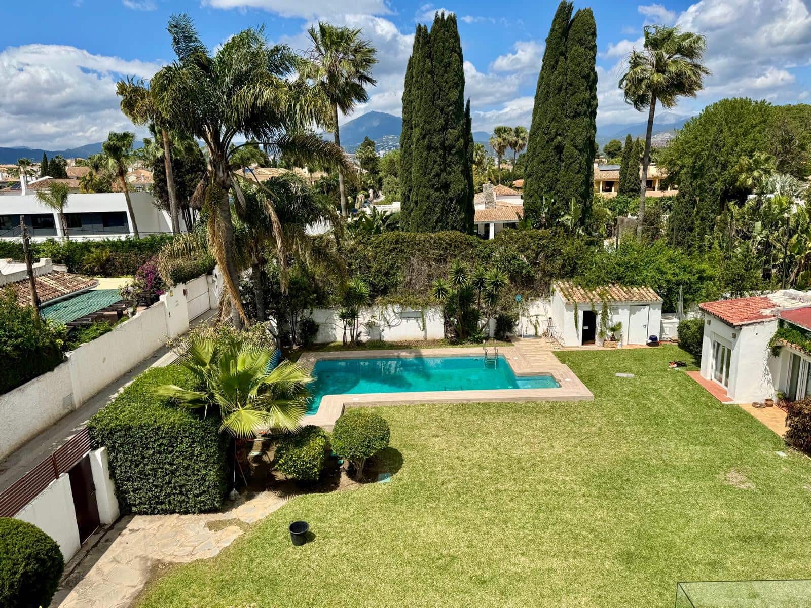 6 slaapkamer Villa voor vakantieverhuur in San Pedro de Alcantara met zwembad garage - € 10.000 (Ref: 8931790)