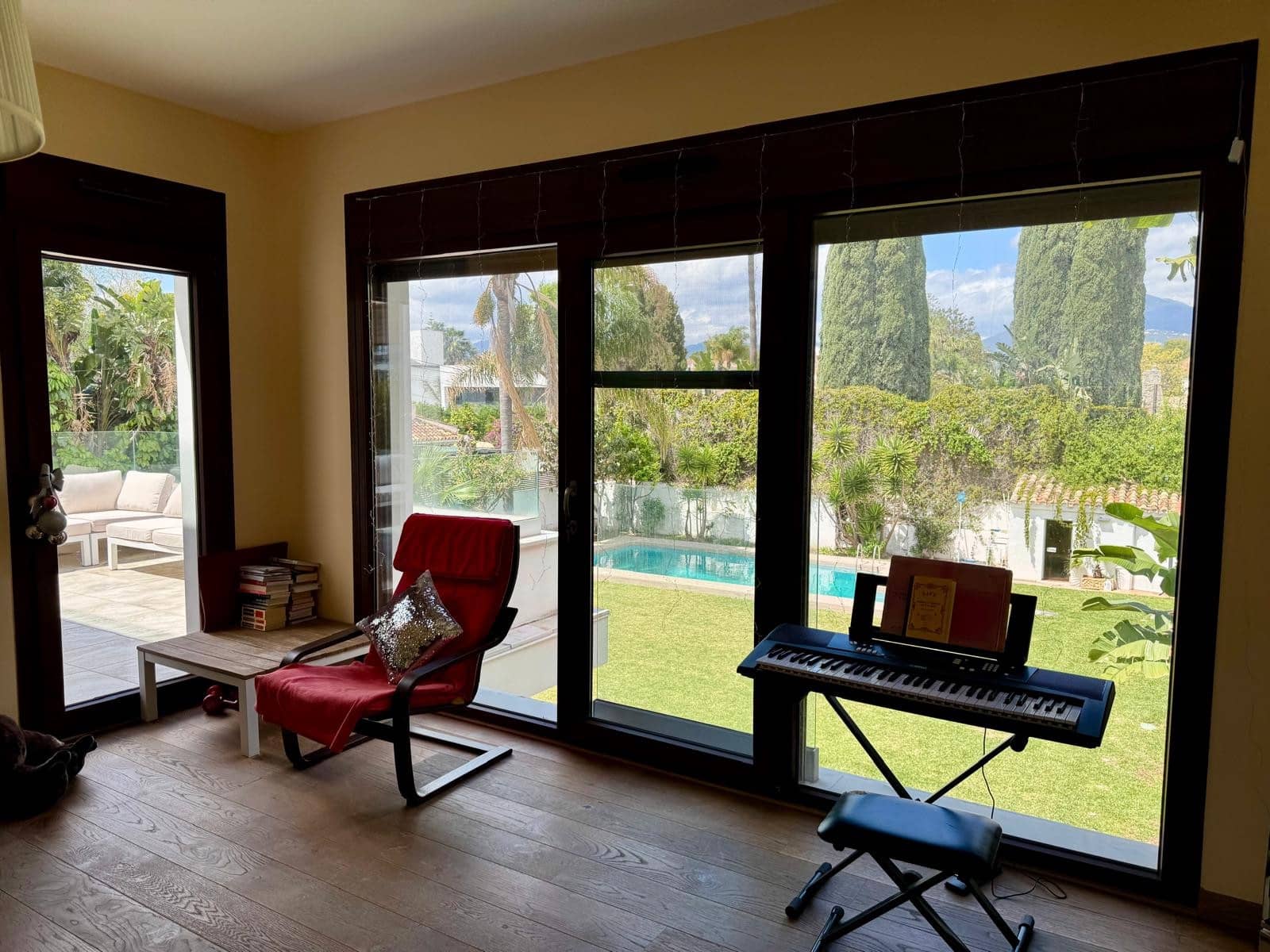 6 slaapkamer Villa voor vakantieverhuur in San Pedro de Alcantara met zwembad garage - € 10.000 (Ref: 8931790)