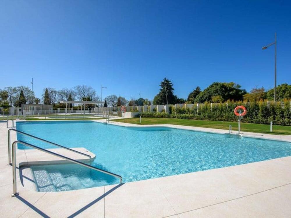 3 slaapkamer Appartement te huur in San Pedro de Alcantara met zwembad garage - € 5.000 (Ref: 8934768)