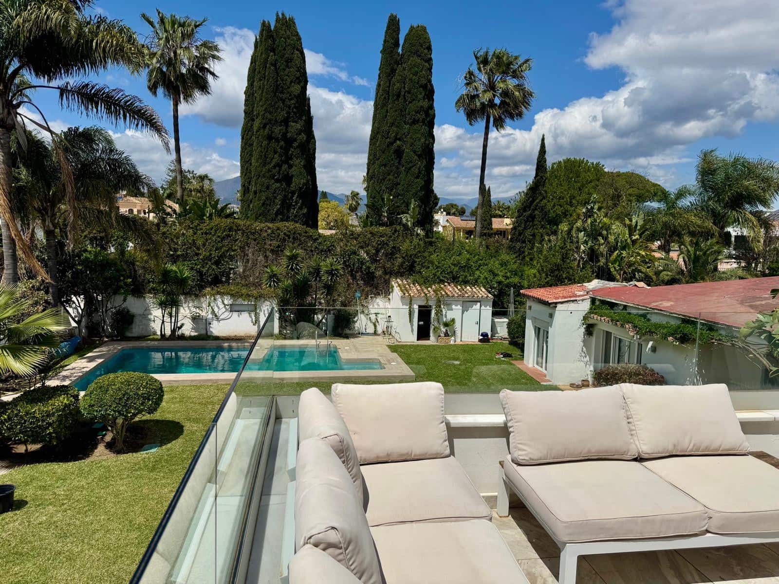 6 makuuhuone Huvila vuokrattavana paikassa San Pedro de Alcantara mukana uima-altaan 
autotalli - 20 000 € (Ref: 8934773)