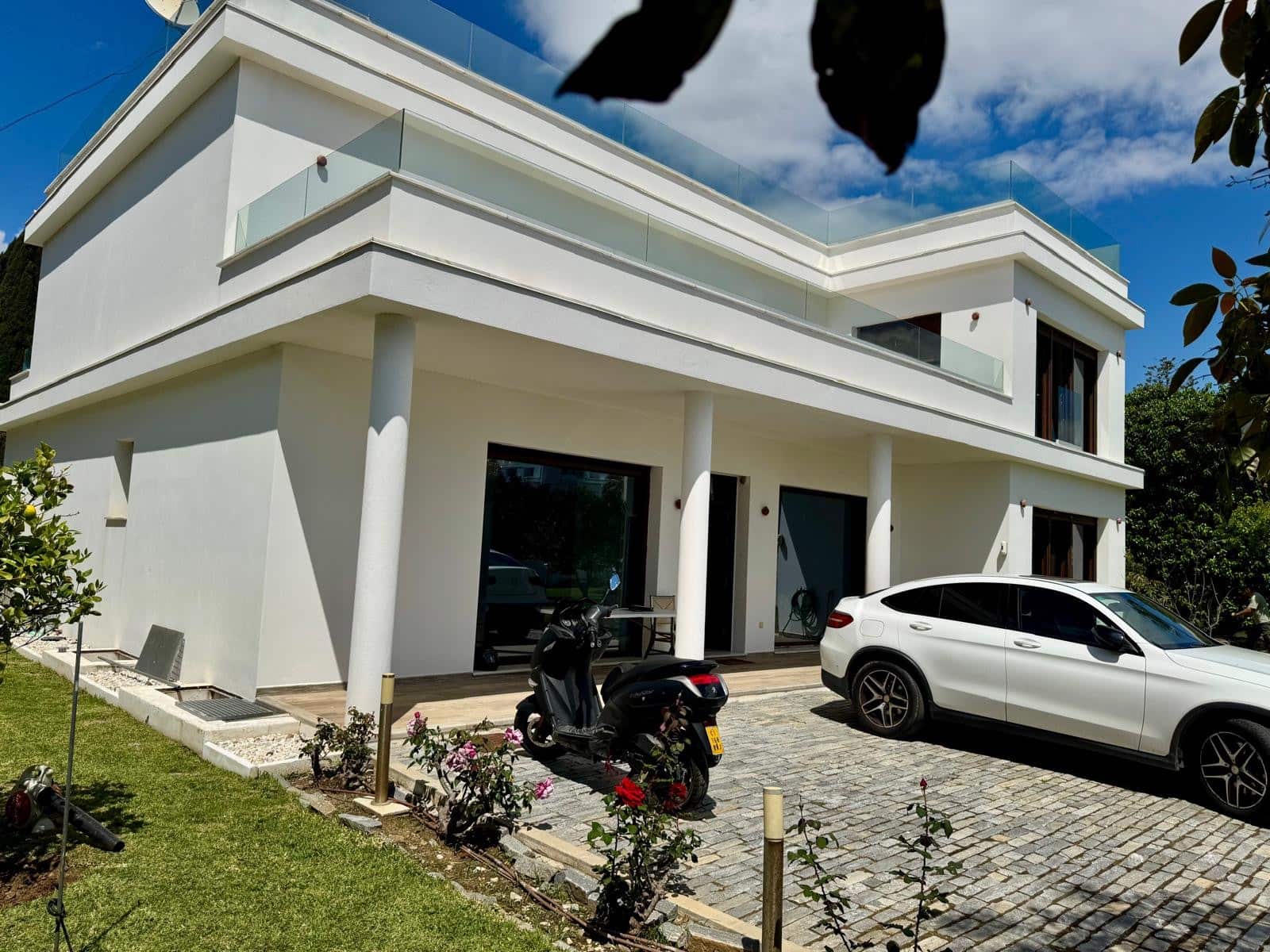 6 makuuhuone Huvila vuokrattavana paikassa San Pedro de Alcantara mukana uima-altaan 
autotalli - 20 000 € (Ref: 8934773)