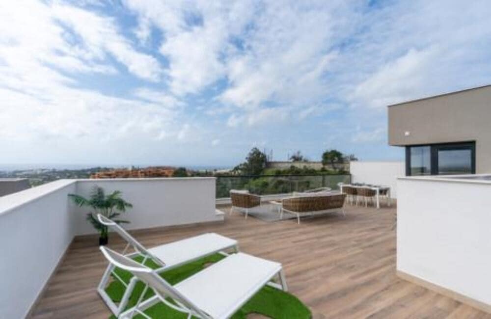 3 sypialnia Penthouse na sprzedaż w Marbella z basenem garażem - 1 015 000 € (Ref: 8936505)