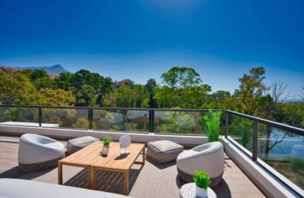 3 sypialnia Penthouse na sprzedaż w Marbella z basenem garażem - 1 015 000 € (Ref: 8936505)