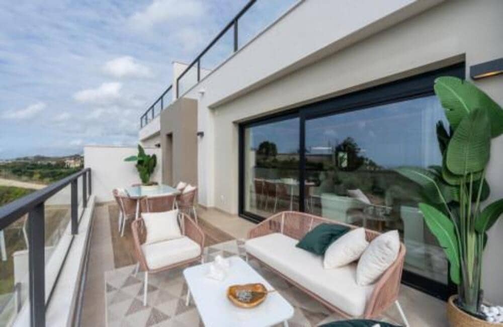 3 sypialnia Penthouse na sprzedaż w Marbella z basenem garażem - 1 015 000 € (Ref: 8936505)