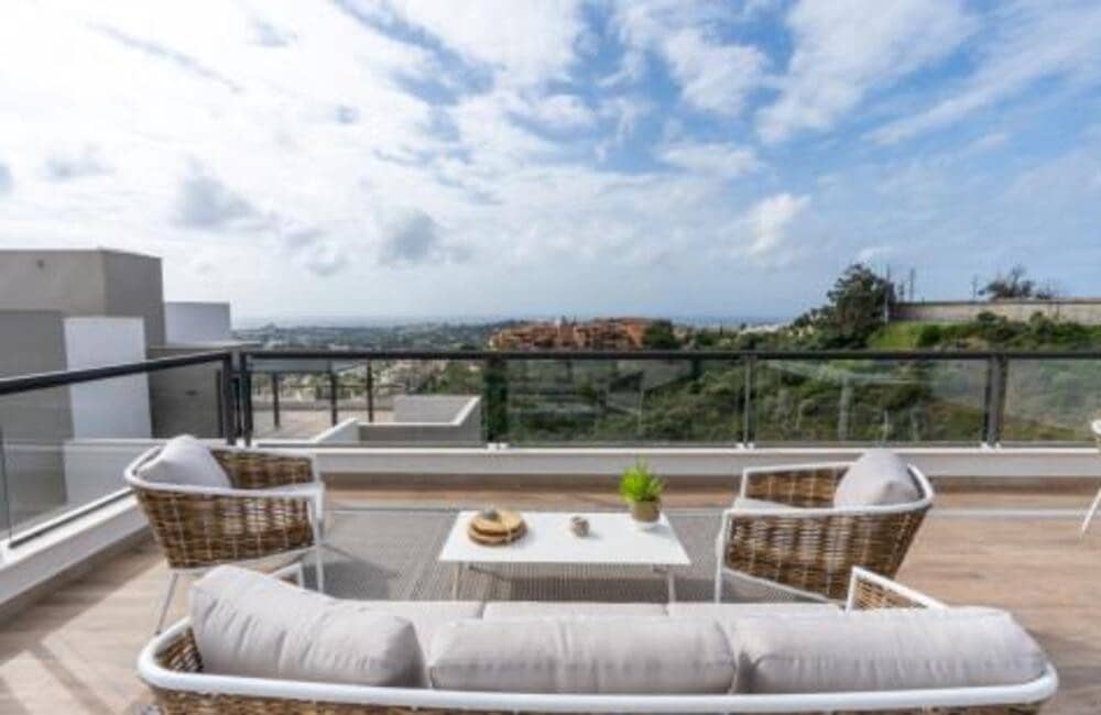 3 sypialnia Penthouse na sprzedaż w Marbella z basenem garażem - 1 015 000 € (Ref: 8936505)