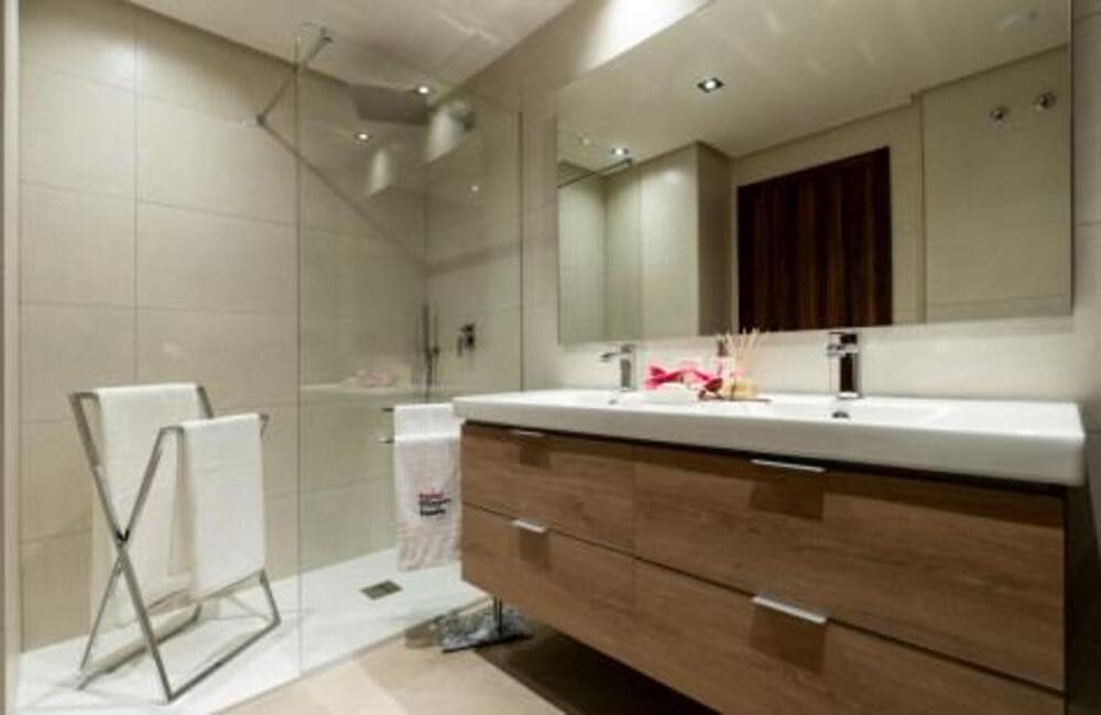 3 sypialnia Penthouse na sprzedaż w Marbella z basenem garażem - 1 015 000 € (Ref: 8936505)