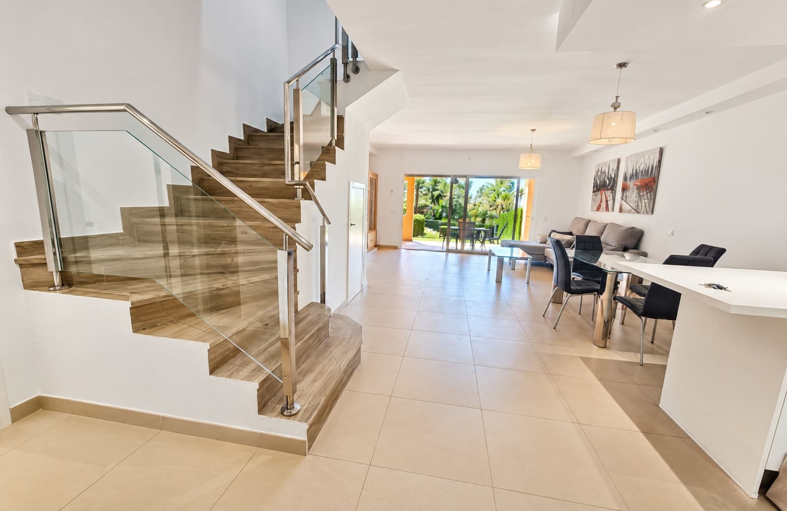 Villa/Maison Semi-Mitoyenne de 4 chambres à louer à Benahavis avec piscine garage - 4 300 € (Ref: 8938351)
