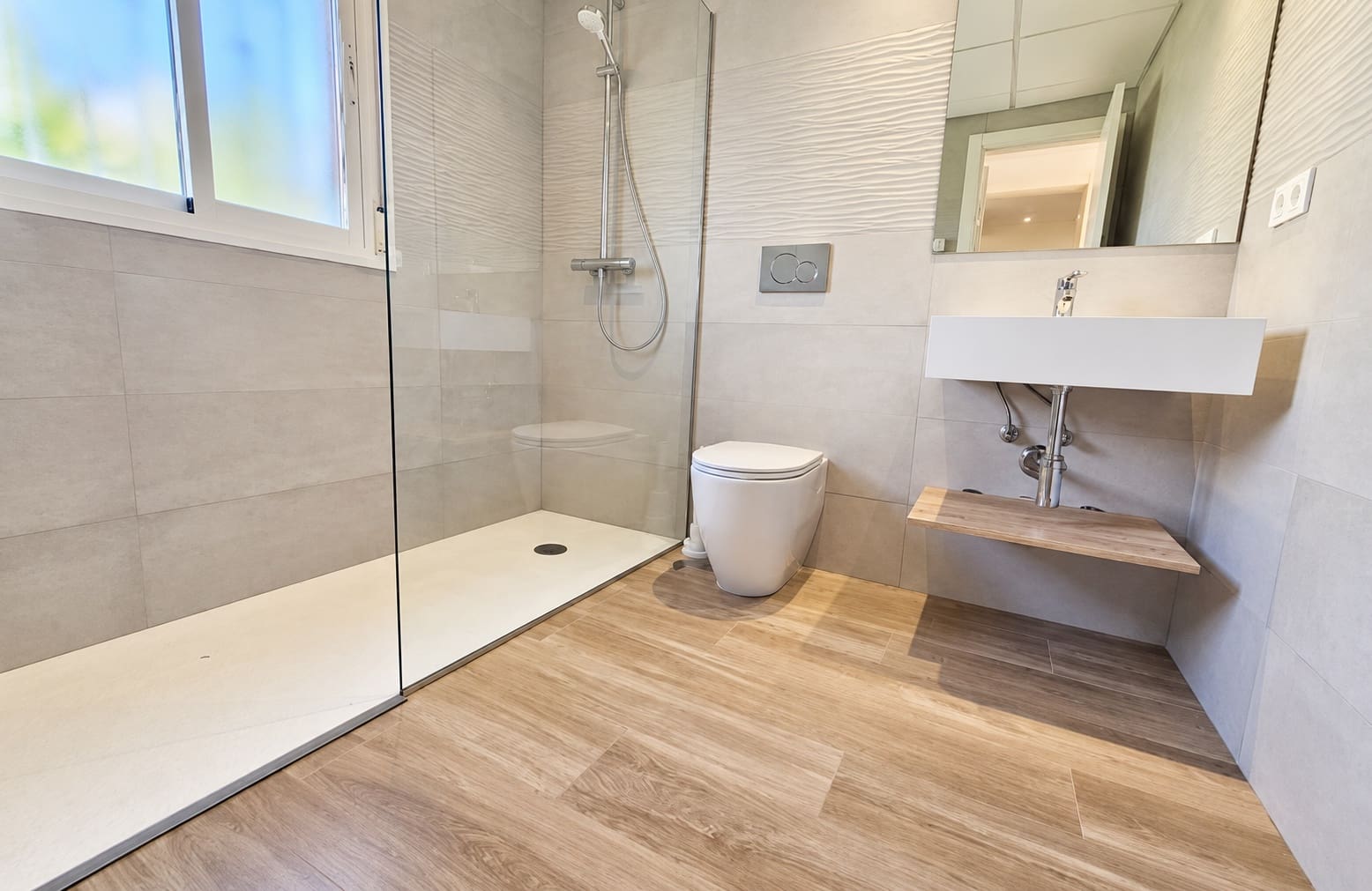 Villa/Maison Semi-Mitoyenne de 4 chambres à louer à Benahavis avec piscine garage - 4 300 € (Ref: 8938351)