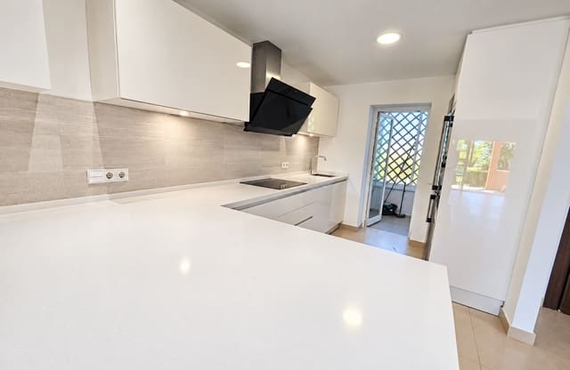 Villa/Maison Semi-Mitoyenne de 4 chambres à louer à El Paraíso, Benahavís avec piscine garage - 4 300 € (Ref: 8938351)
