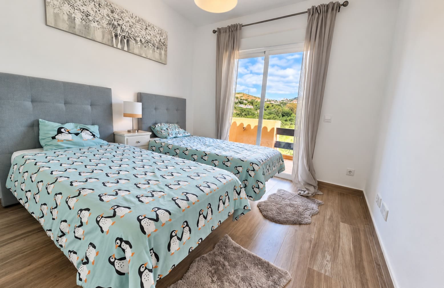 Villa/Maison Semi-Mitoyenne de 4 chambres à louer à Benahavis avec piscine garage - 4 300 € (Ref: 8938351)