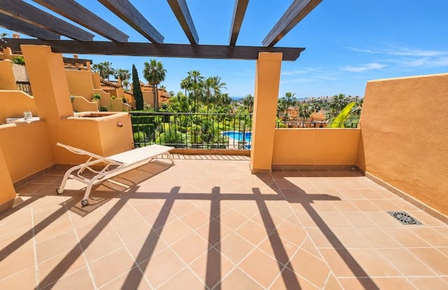 Villa/Maison Semi-Mitoyenne de 4 chambres à louer à El Paraíso, Benahavís avec piscine garage - 4 300 € (Ref: 8938351)