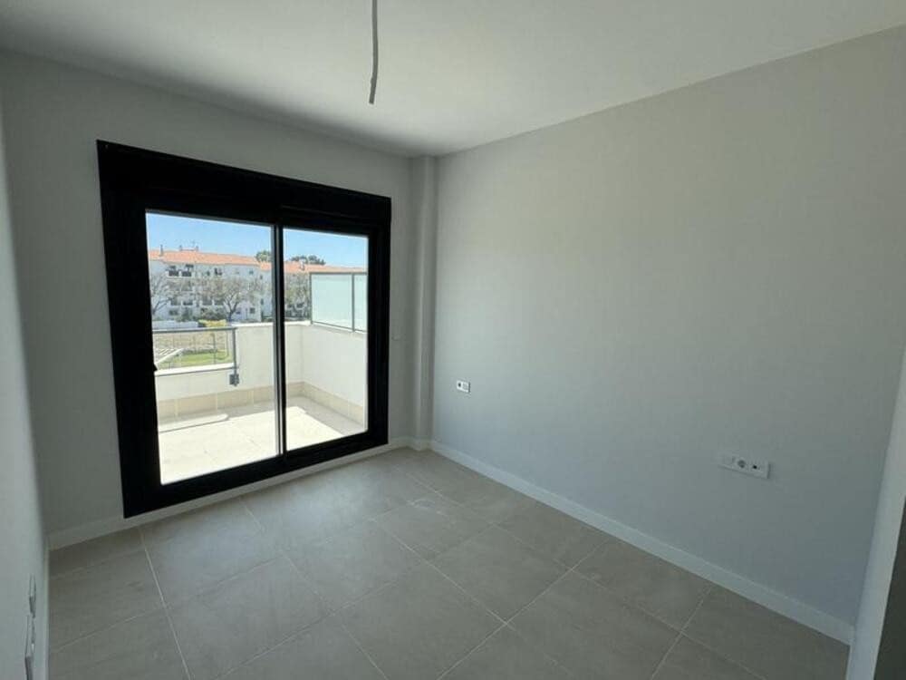 3 bedroom Penthouse for rent in New Golden Mile with pool garage - € 3,000 (Ref: 8938352)