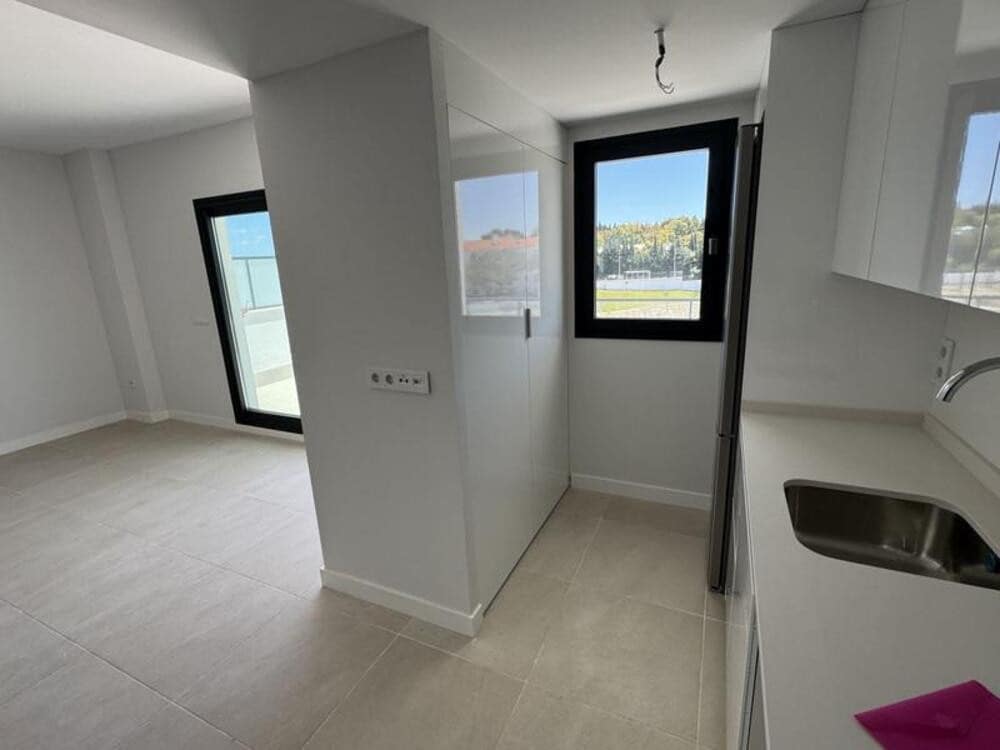 3 bedroom Penthouse for rent in New Golden Mile with pool garage - € 3,000 (Ref: 8938352)