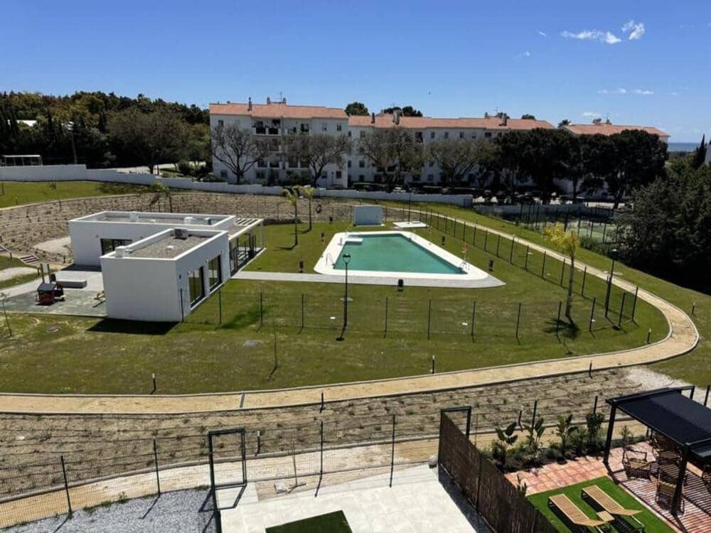 3 bedroom Penthouse for rent in New Golden Mile with pool garage - € 3,000 (Ref: 8938352)