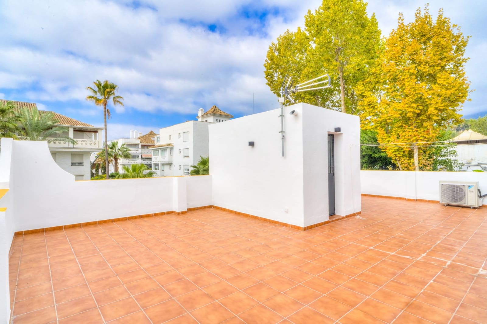 4 soverom Kjedet enebolig til salgs i Marbella med svømmebasseng garasje - € 2 600 000 (Ref: 8942563)